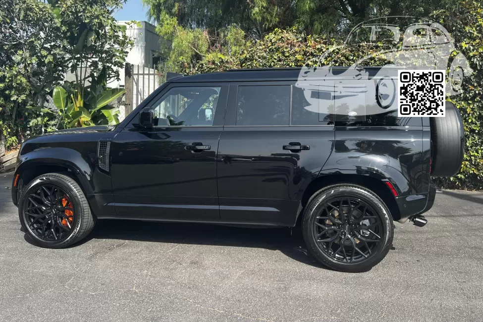 Land Rover | DEFENDER (L663) | 820, PAB, 1AG - SANTORINI BLACK, NOIR SANTORINI/ULTIMATE BLACK 0