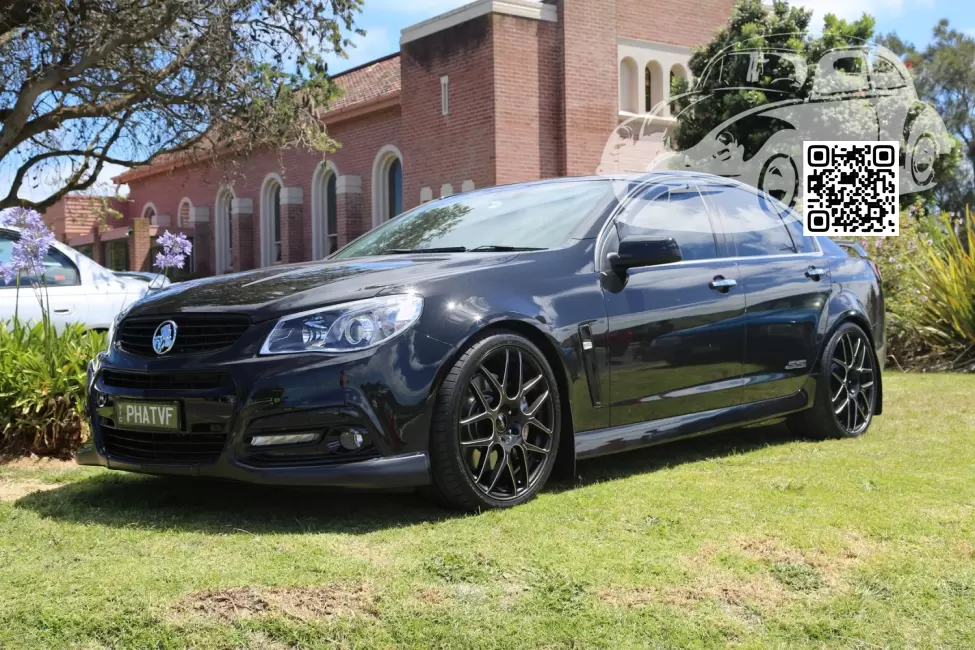 Holden | COMMODORE SS (VF) | GIE, 690F, K025 - PHANTOM BLACK 0