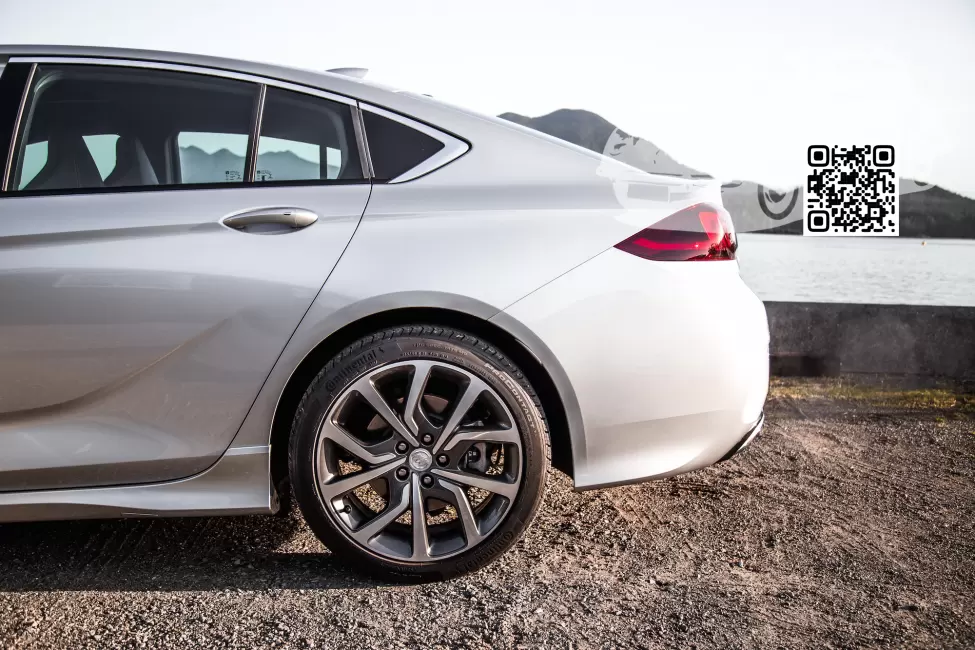 Buick | Regal Sportback | GAN, 636R - QUICKSILVER, SWITCHBLADE SILVER, RADIANT SILVER, SILVER ICE 1