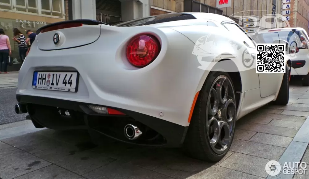 Alfa Romeo | 4C (960) | 825A - BIANCO CARRARA, CARRARA WHITE (TRICOATED MATT) 1