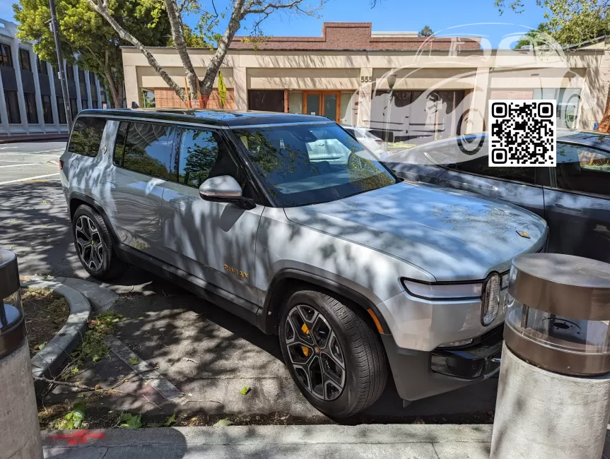 Rivian | R1S | EXP004 - SILVER GLACIER, LA SILVER 0