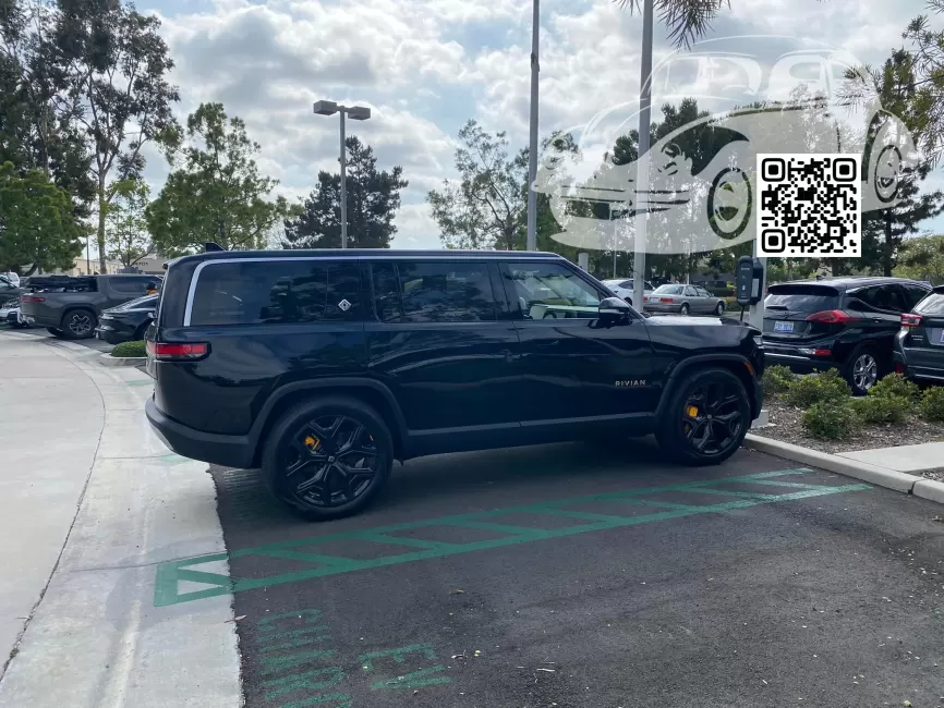 Rivian | R1S | EXP002 - COSMIC BLACK, MIDNIGHT 0