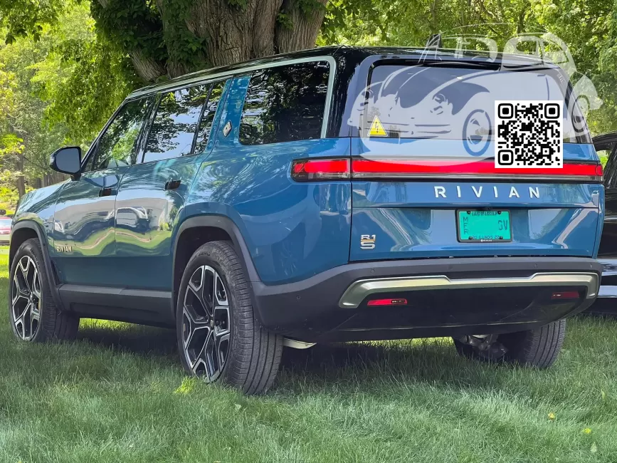 Rivian | R1S | EXP007 - TRESTLES BLUE, RIVIAN BLUE 1